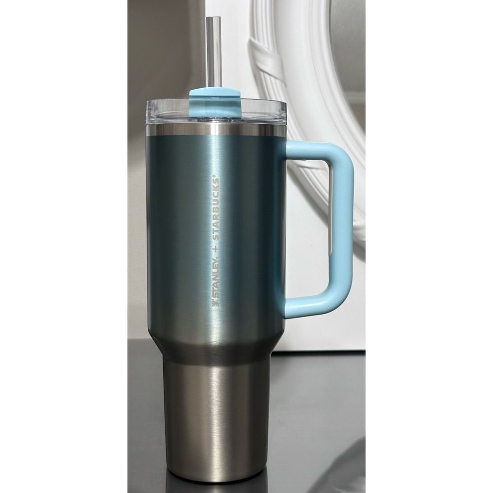 Stanley x‎ Starbucks 2025 Taiwan Summer SKY BLUE 40oz Tumbler
